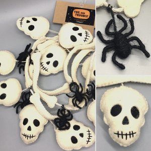 Toil and Trouble Halloween Felt Yarn Spider Skull Bones Garland 6 Ft Spooky NEW